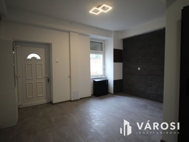 Felújított, 45nm-es lakás, Szombathely belvárosban