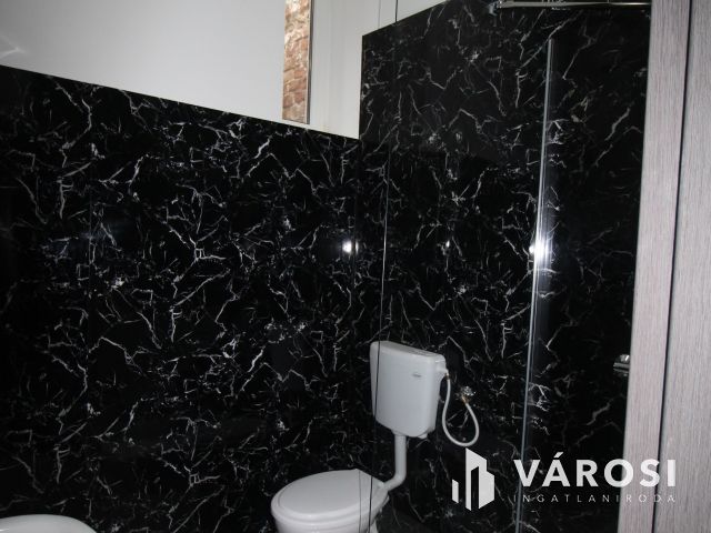 Felújított, 45nm-es lakás, Szombathely belvárosban