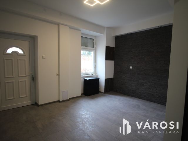 Felújított, 45nm-es lakás, Szombathely belvárosban