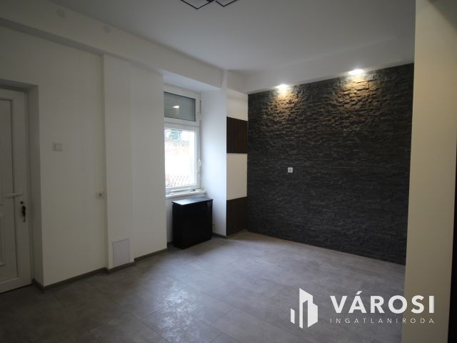 Felújított, 45nm-es lakás, Szombathely belvárosban