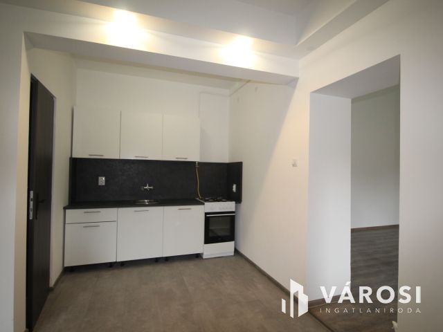 Felújított, 45nm-es lakás, Szombathely belvárosban