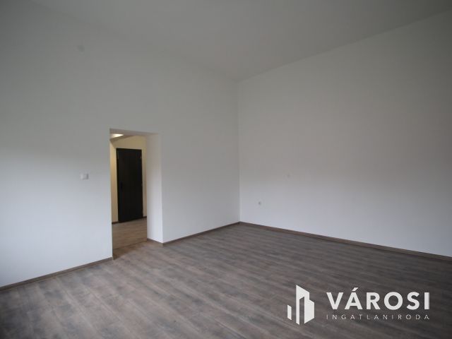 Felújított, 45nm-es lakás, Szombathely belvárosban