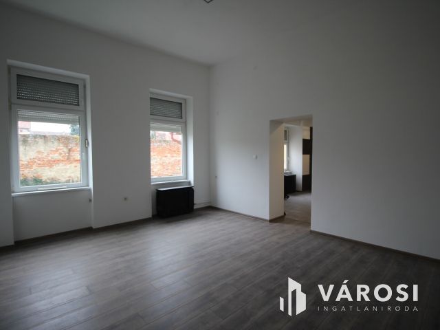 Felújított, 45nm-es lakás, Szombathely belvárosban