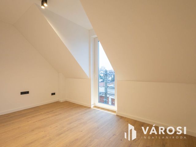 Belső kétszintes családi fészek Alsóvároson 2