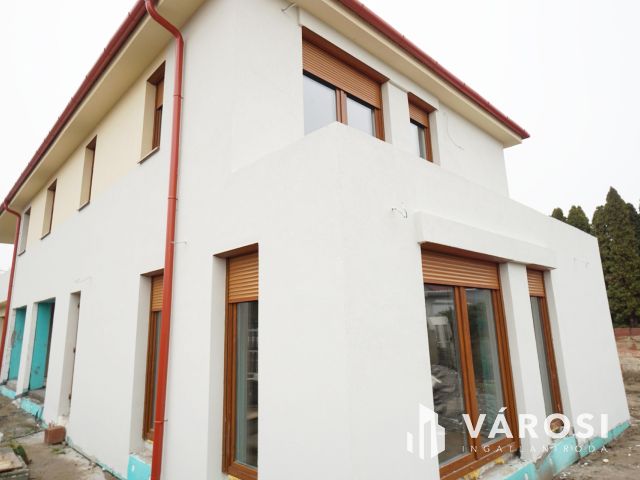 Gyálon eladó új építésű 4 hálós ikerfél csendes utcában