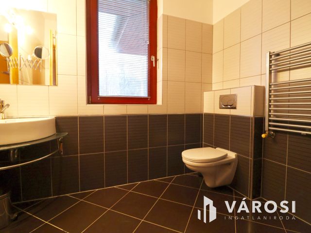 Kiadó természetközeli családi ház