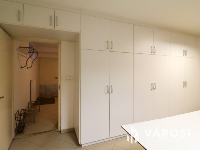 Kiadó természetközeli családi ház