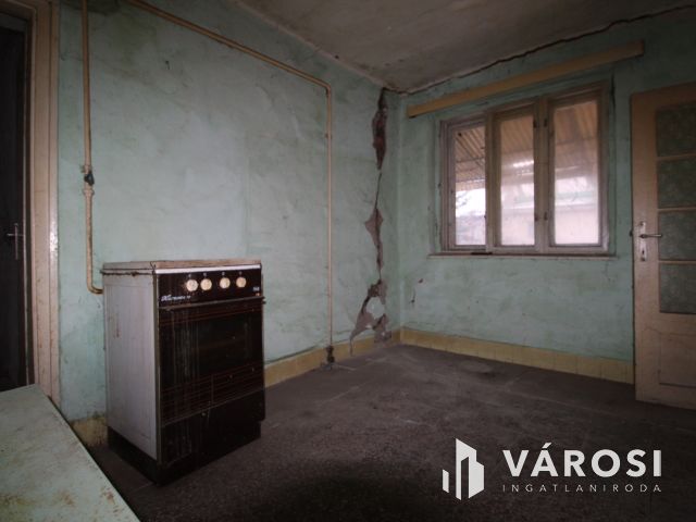 Sarkad teleki részén felújittandó 3 szobás családi ház eladó