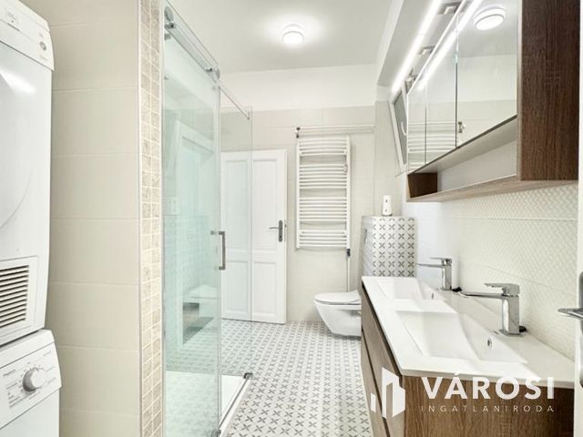 Gyönyörű lakás a BELVÁROSBAN!