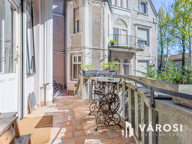 Gyönyörű nagypolgári lakás eladó