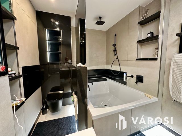 Luxus minőségben felújított panorámás lakás Eladó