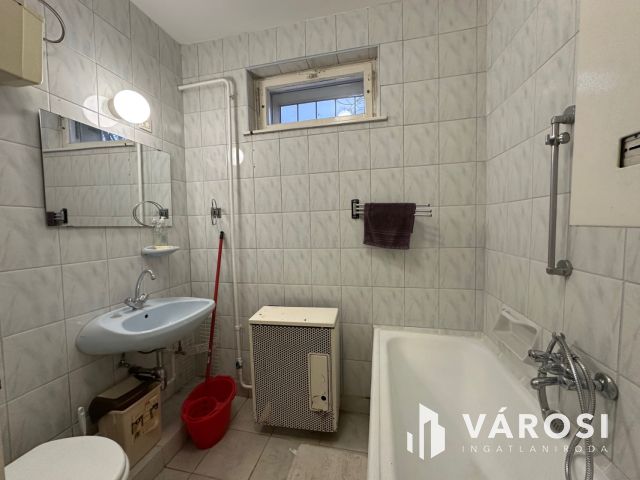 Kivételes helyen, csendes környezetben lakás KIADÓ!