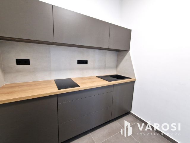 Korszerűsített Prémium Ingatlan, ÜZLET+2LAKÁS