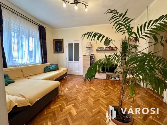 Sokoldalú lehetőségeket kínáló családi ház ELADÓ!