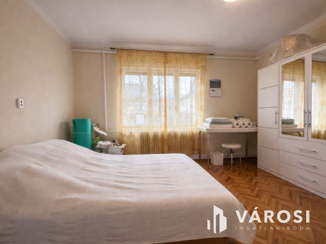 Sokoldalú lehetőségeket kínáló családi ház ELADÓ!