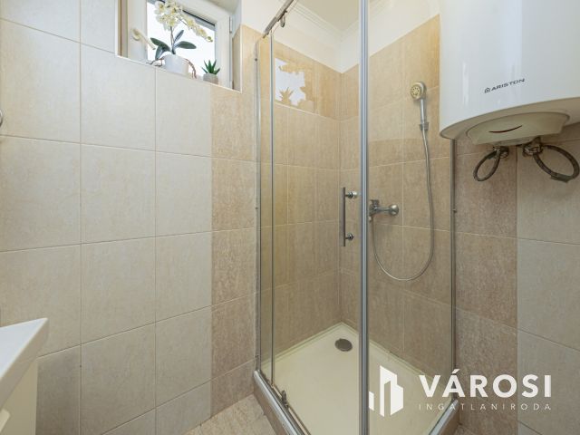 Nappali + 3 szoba + kertkapcsolat