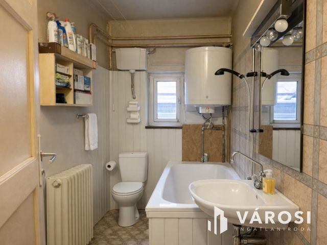 Debrecen-Kertváros részén kiváló adottságú telek Eladó