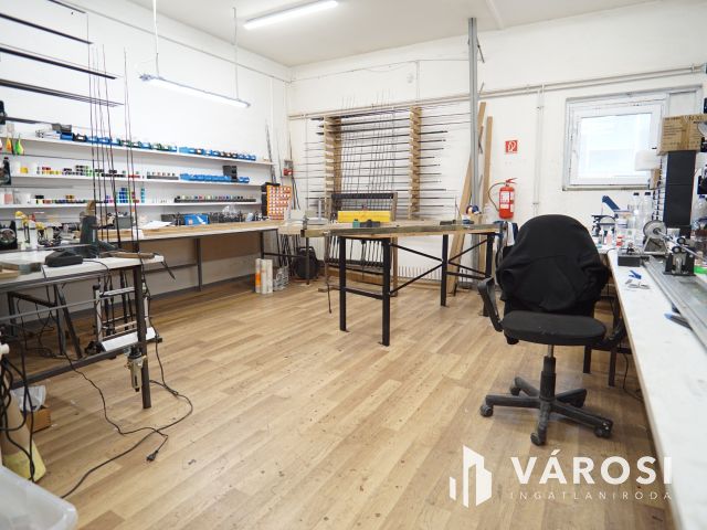 Déli városrészben, ipari övezetben,  Telephely eladó!