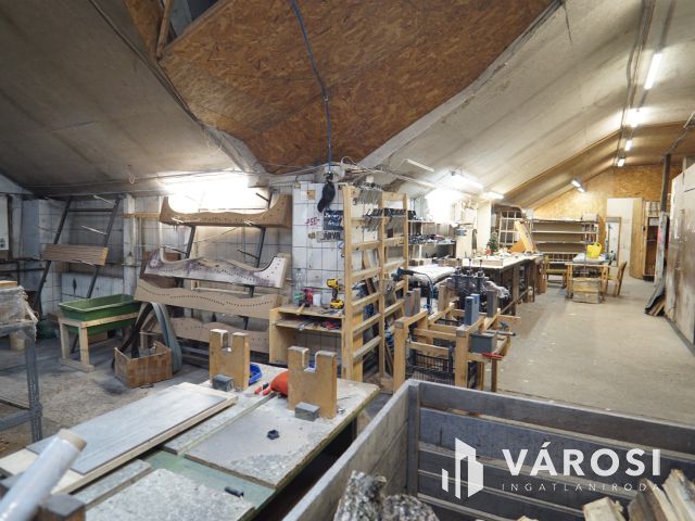 Déli városrészben, ipari övezetben,  Telephely eladó!