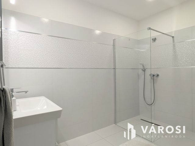 Abszolút belvárosi szépségszalon-üzlethelyiség