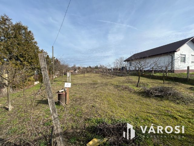 Kiváló Elhelyezkedésű Telek Eladó 3% Beépíthetőséggel!!