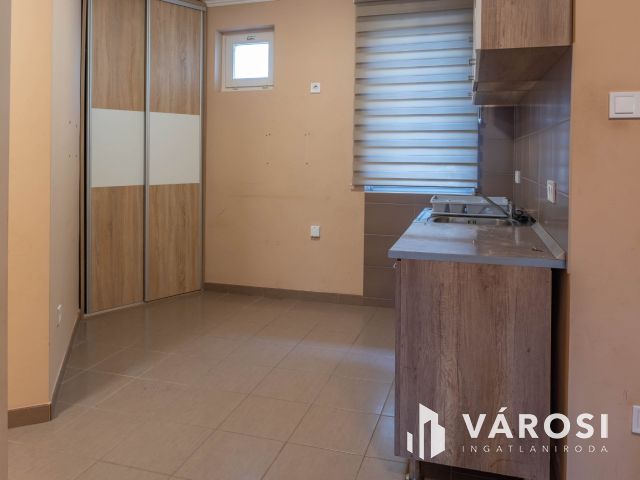 Eladó iroda Orosháza belvárosában