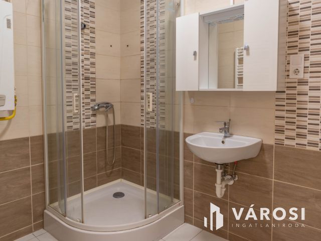 Eladó iroda Orosháza belvárosában