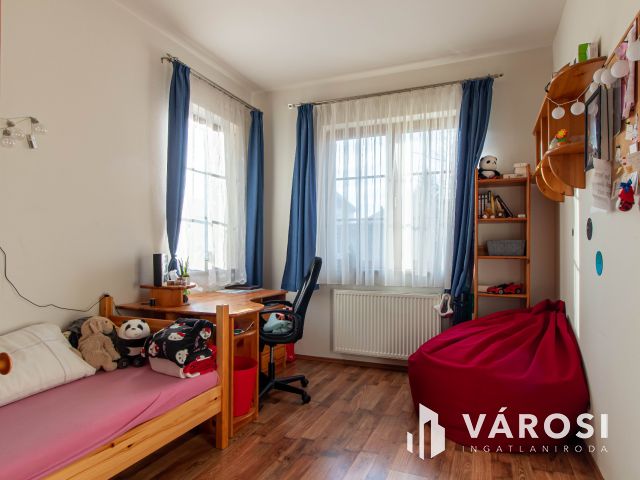 Egyszintes kényelem, exkluzív kert, időtálló minőség