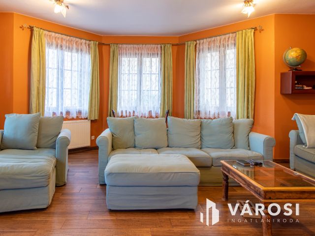 Egyszintes kényelem, exkluzív kert, időtálló minőség