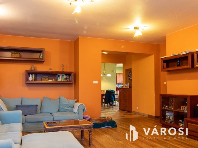 Egyszintes kényelem, exkluzív kert, időtálló minőség