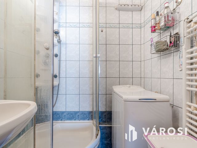 Patent lakás a lugasban