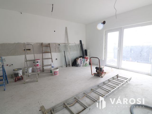 Kulcsrakész ikerház Újszegeden.