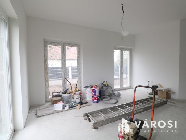 Kulcsrakész ikerház Újszegeden.