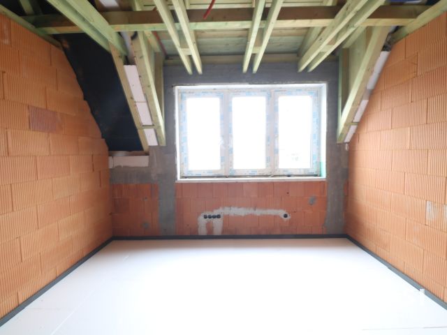 Szöregen kulcsrakész családi ház eladó.