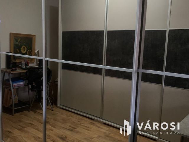 Tágas otthon, gyönyörű  kerttel és nagy terasszal eladó