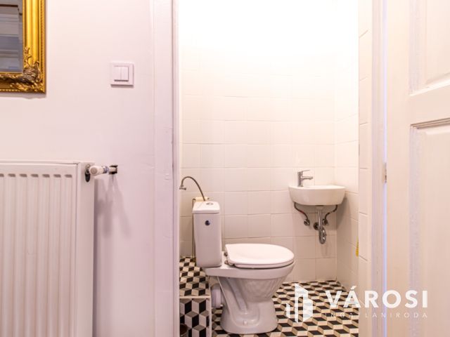 Napfényes és stílusos lakás a Belgrád rakparton