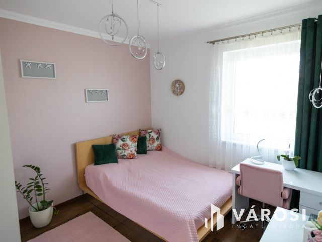 Gyönyörű pallagi ház jó környéken eladó