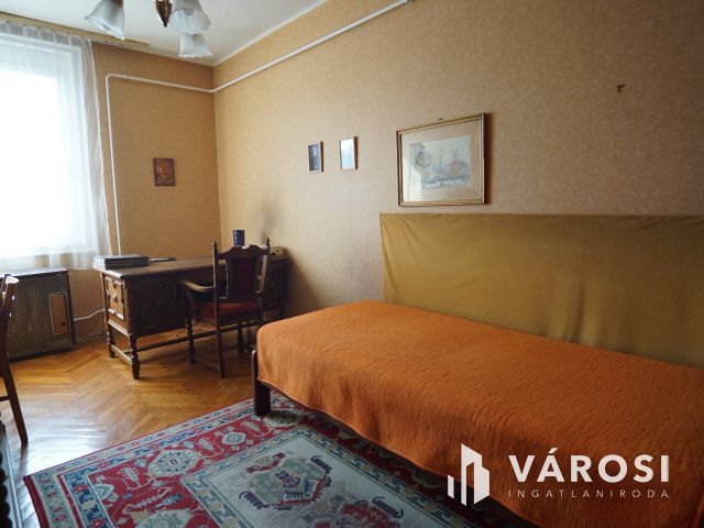 Belvárosi lakás, zárt udvaros társasházban