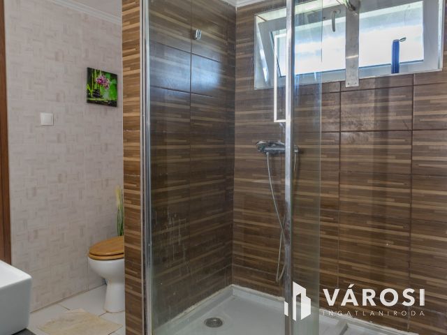 Két felújított ház egy telken Békéscsaba Nagyréten