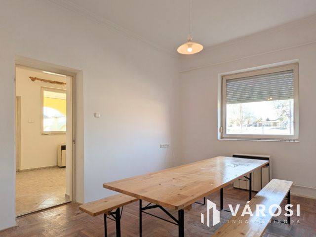 Ház + üzlet vagy 2 lakás?