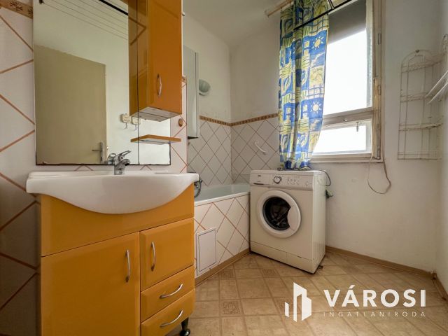 Munkás úton 2 szobás, erkélyes lakás eladó!