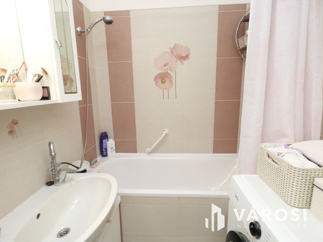 Hódtói erkélyes lakás