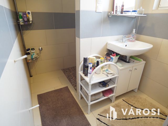 Fonyódligeten, felújított kis Nyaraló