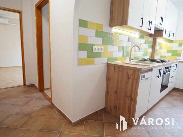 Platán soron, felújított cirkós lakás!