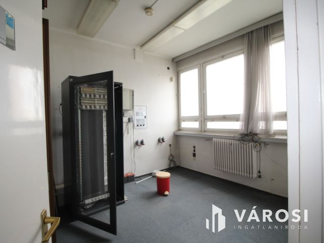 477 nm-es iroda Sárvár belvárosában