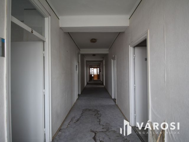 477 nm-es iroda Sárvár belvárosában