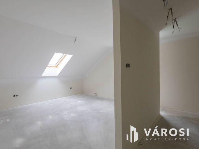 Hatalmas családi ház május végi költözéssel!