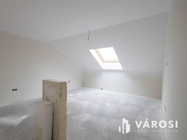 Hatalmas családi ház május végi költözéssel!