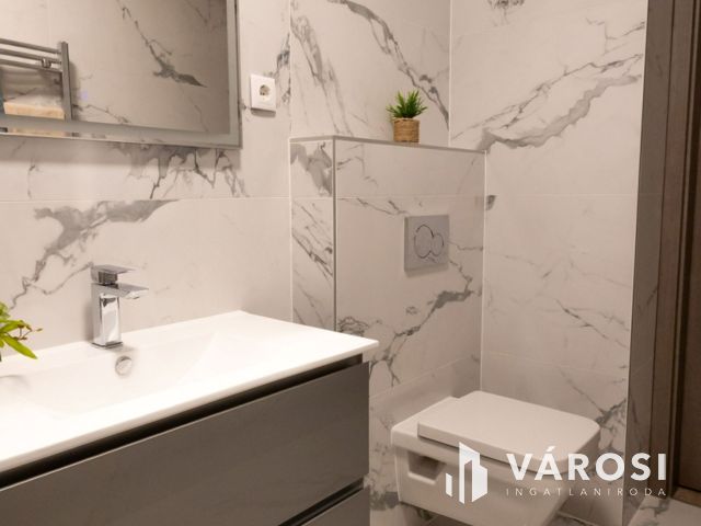 Nagy fedett teraszos lakás a Sestakertben eladó