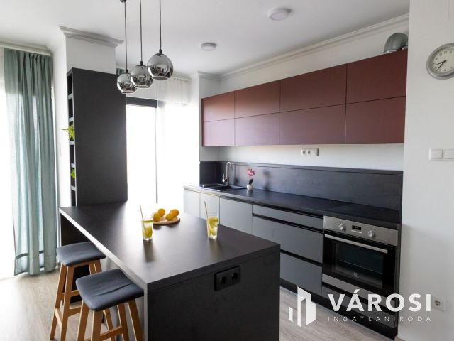 Nagy fedett teraszos lakás a Sestakertben eladó